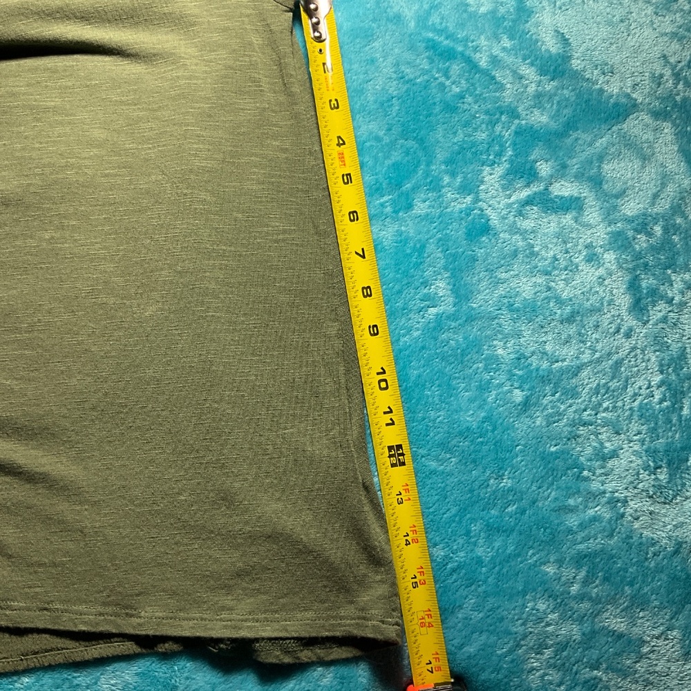 Woman’s. Top - Picture 5 of 6